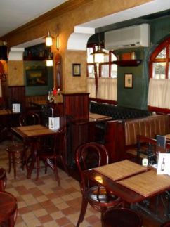 Joyce's Irish Pub4