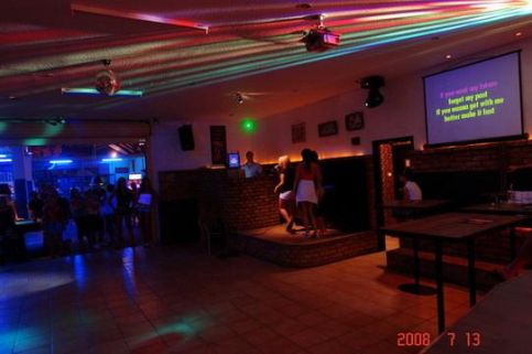 Keringő Karaoke Dance Club1
