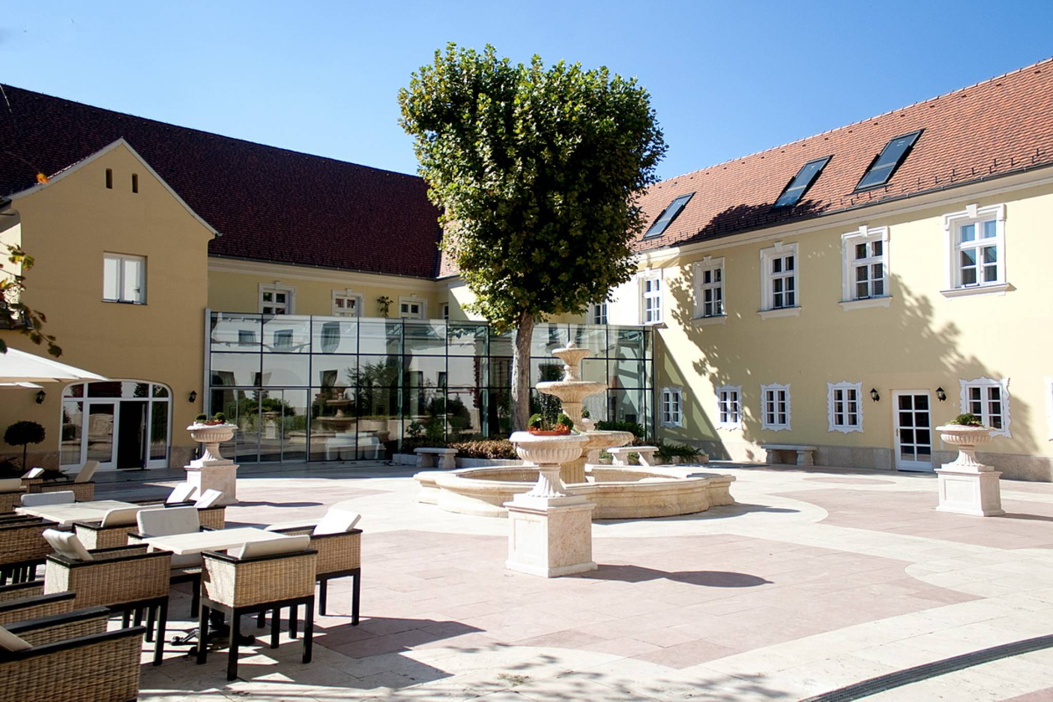 Kristály Imperial Hotel – Tata fotó 1