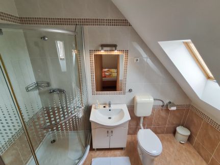 Sárga Apartmanház2