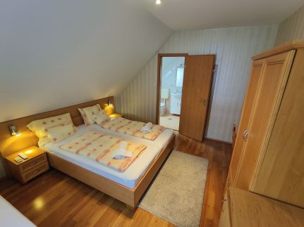 Sárga Apartmanház3