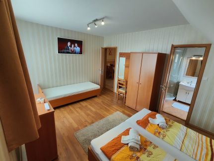 Sárga Apartmanház