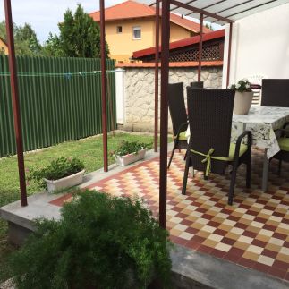Adrienn Apartman Aranypart42