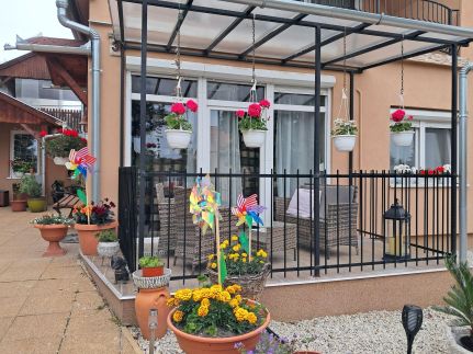 Erna Apartman42