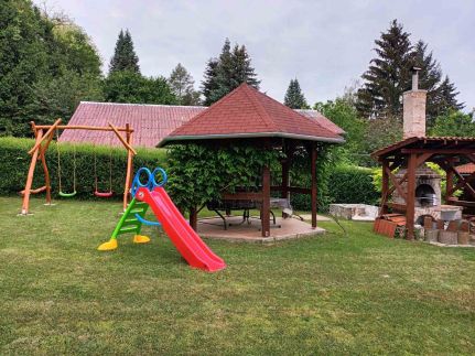 Marika Apartmanház30