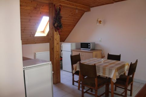 Éva Apartman37