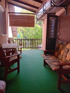 Irisz Apartmanház24