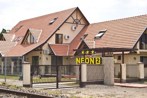 Neon 2 Panzió7