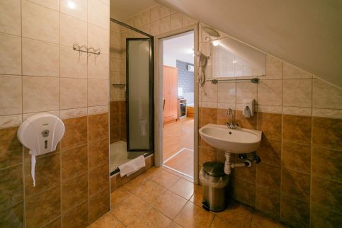 Borostyánkert Étterem és Vendégház33