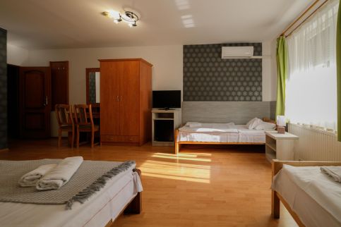 Borostyánkert Étterem és Vendégház34