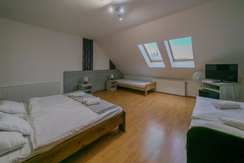Borostyánkert Étterem és Vendégház35