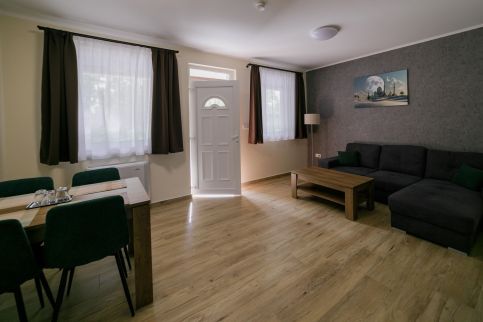 Borostyánkert Étterem és Vendégház42