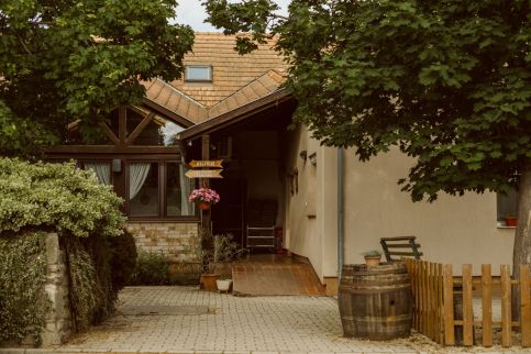 Borostyánkert Étterem és Vendégház44