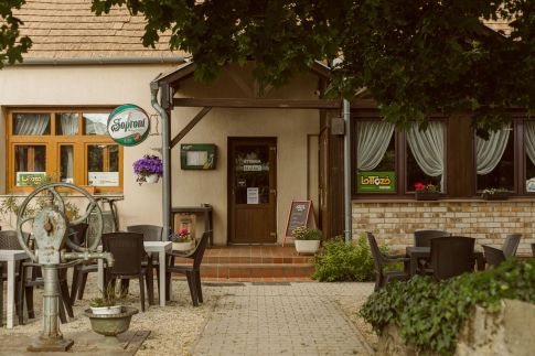 Borostyánkert Étterem és Vendégház