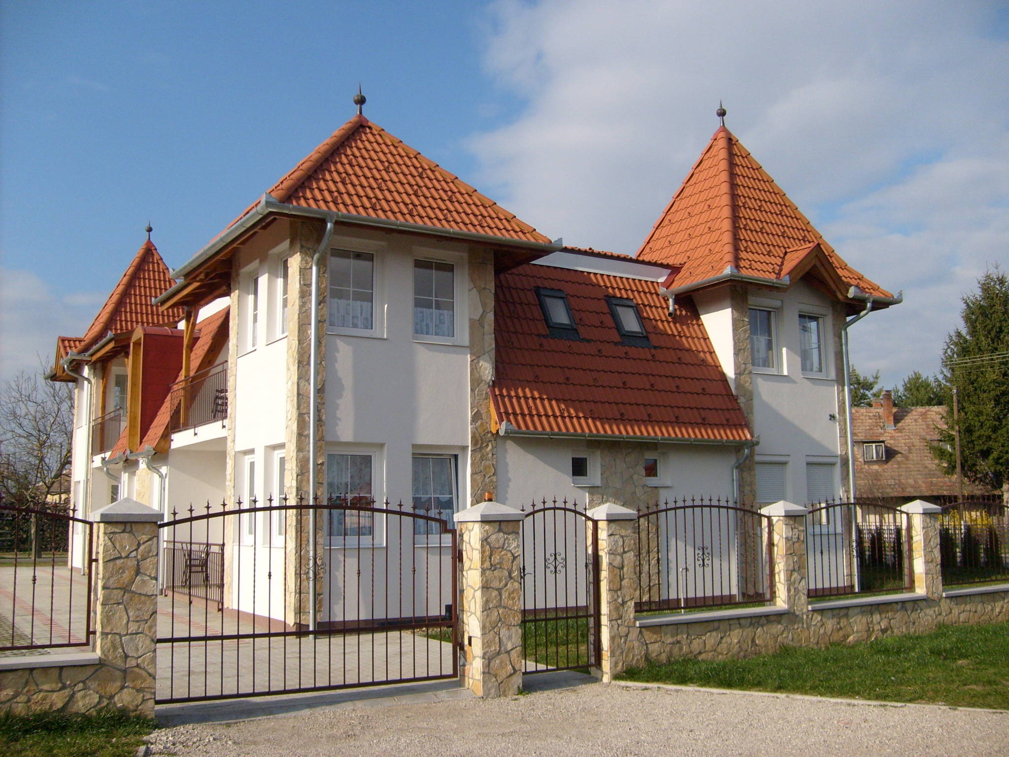 4 Torony Apartmanlakások – Kehidakustány