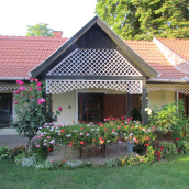 Iskolakert Apartman