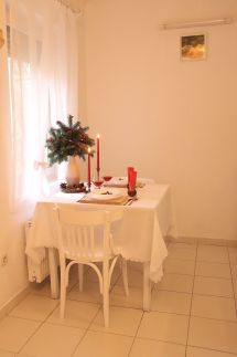 Roxanna Apartman25