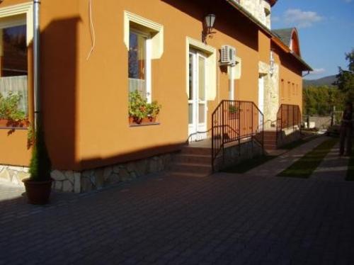 Magyar Vándor Apartman – Eger fotó 1