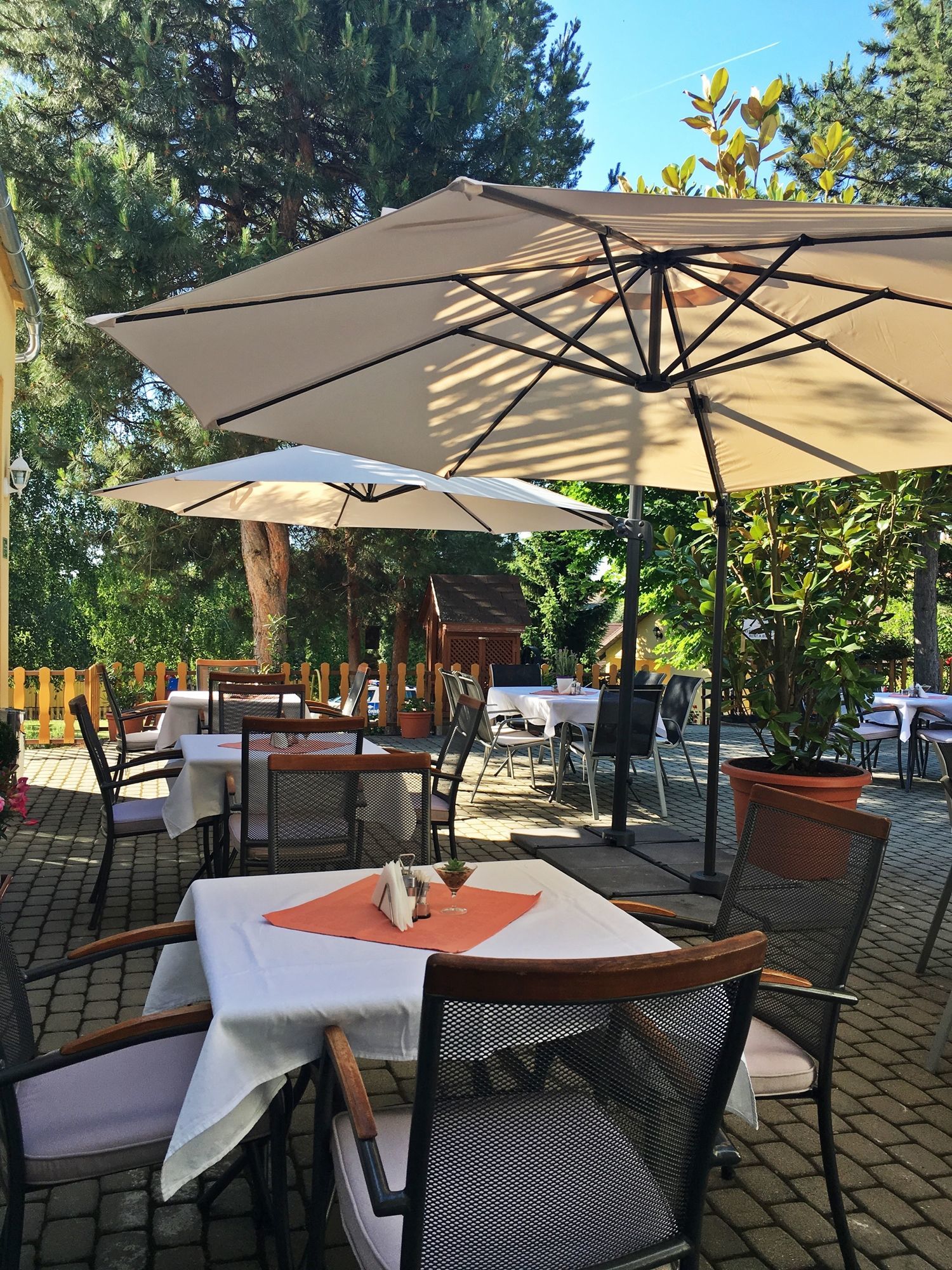 Hotel Magnólia – Balatonszepezd