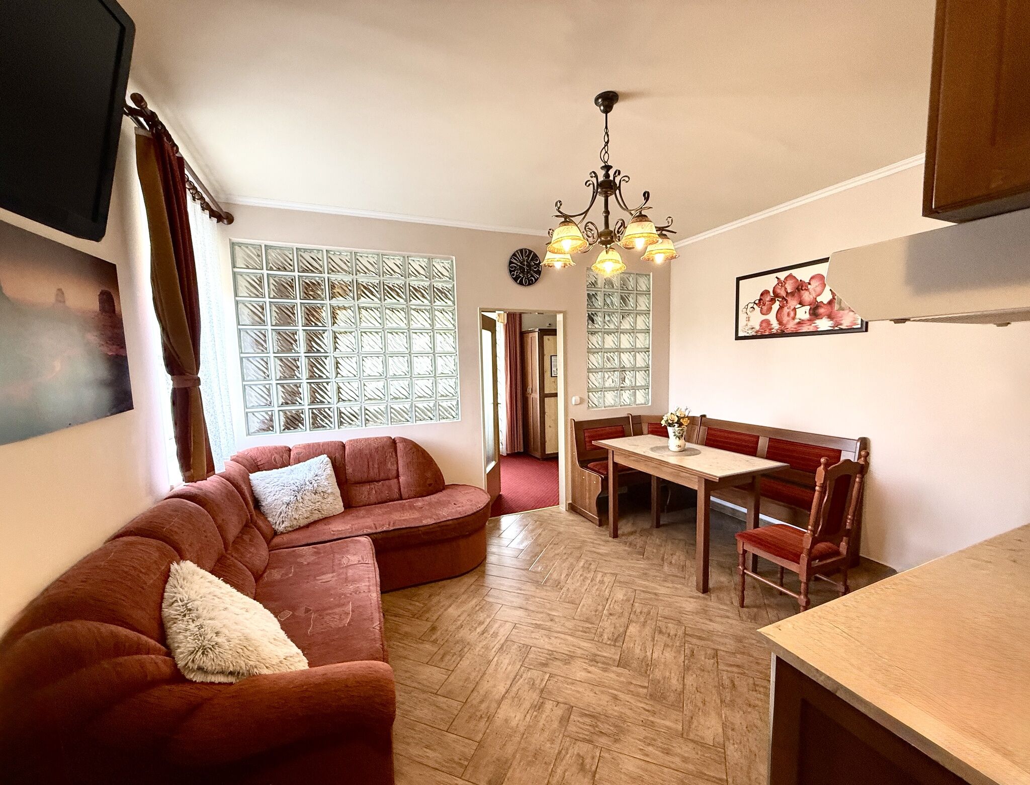 HoldLux Apartmanok – Sárvár