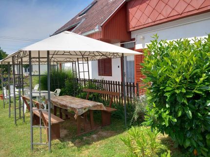 Tamás Villa3