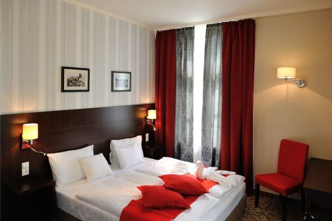 Corner Hotel9