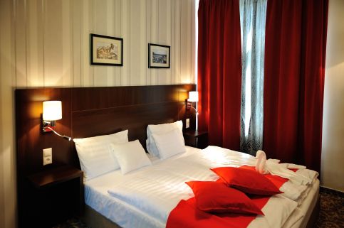 Corner Hotel11