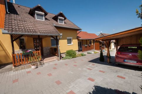 Enikő Apartman8