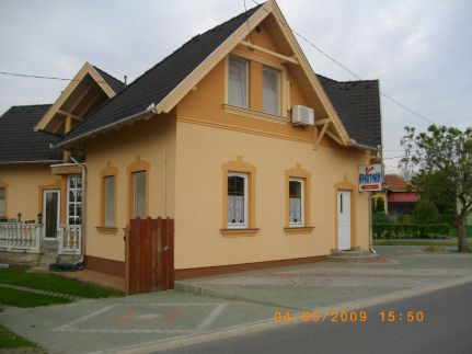 Éva Apartman