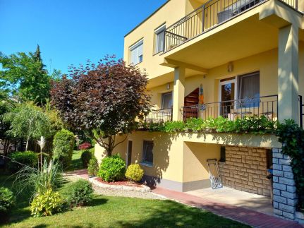 Almádi Apartman37