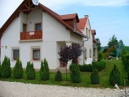 Napraforgó Apartman