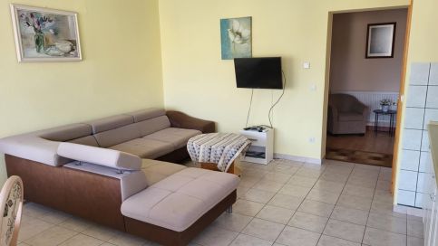 Lázár Apartmanok32