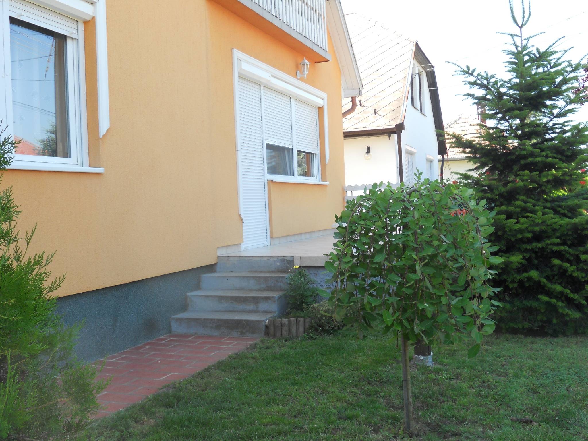 RONI Apartmanok – Balatonlelle fotó 2