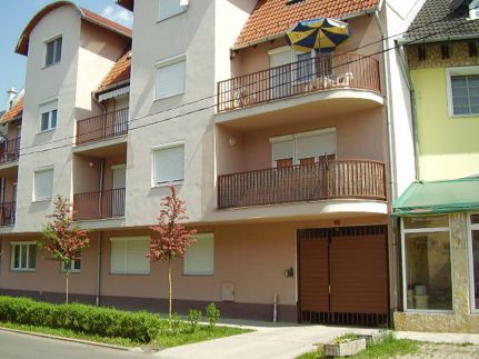 Zöld Béka Major Apartmanok I.26