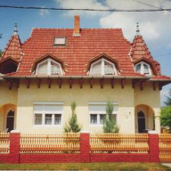 Henrietta Apartmanház