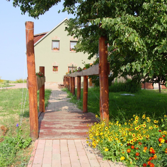 Kővágótöttös Hovamenjek.hu