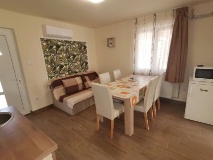 Gyöngyvirág Apartmanház8