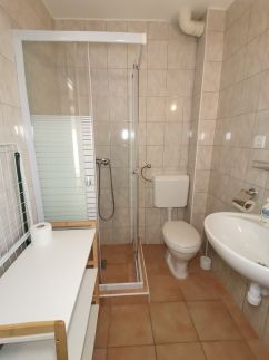 Gyöngyvirág Apartmanház11