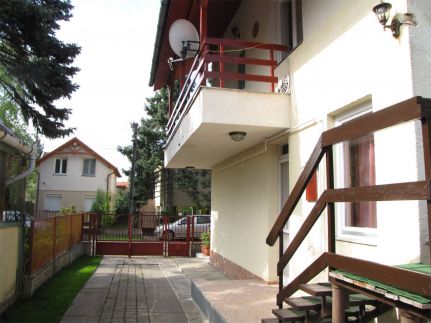 Gyöngyvirág Apartmanház1