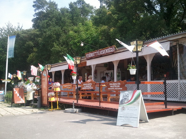 Fehér Hattyú Kisvendéglő – Tihany fotó 2