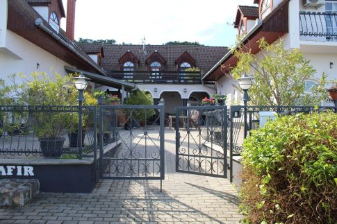 Zafír Panzió és Étterem