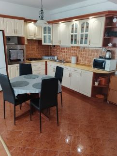 Anita Apartman8