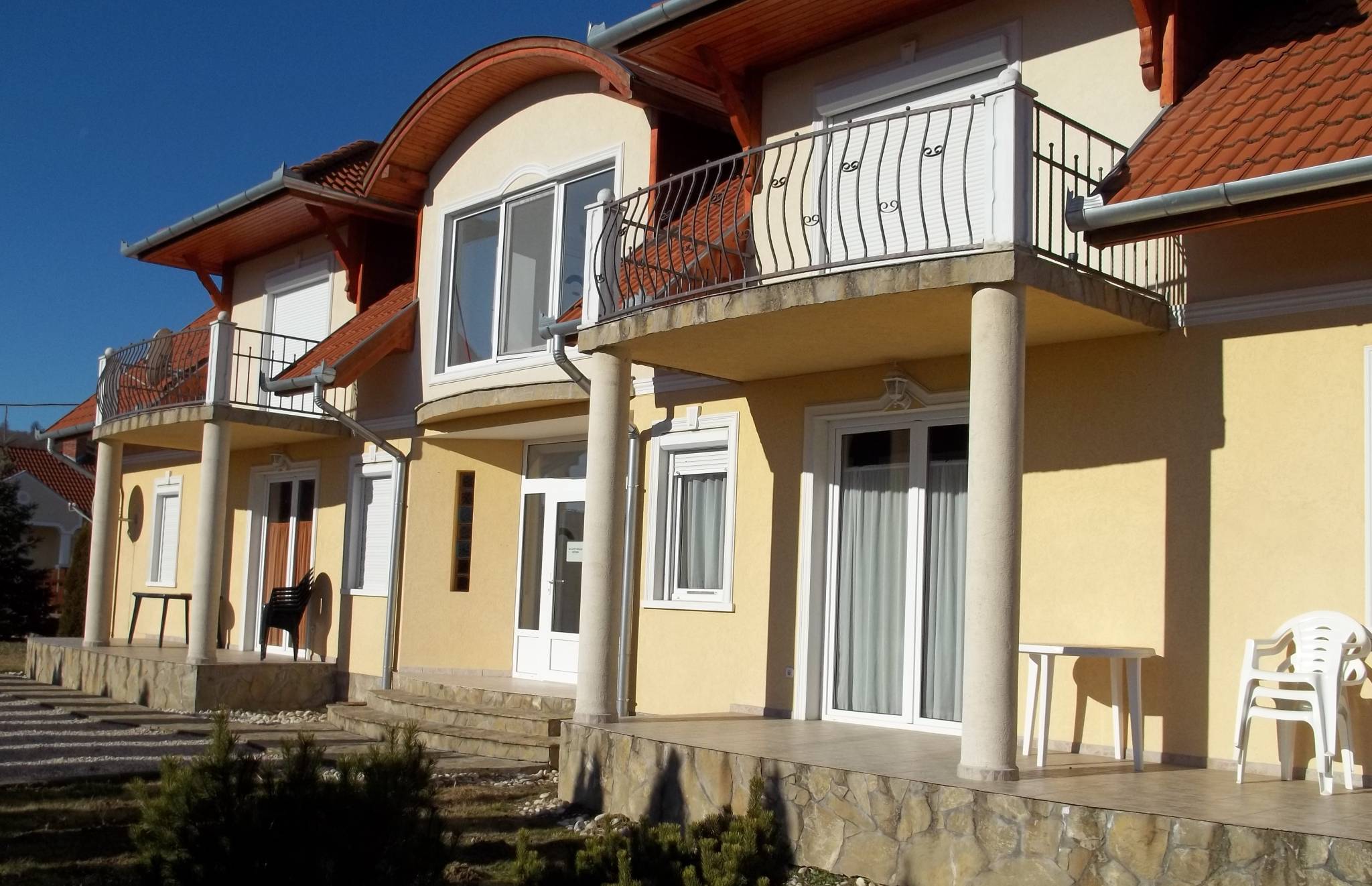 Viola Apartmanok – Kehidakustány