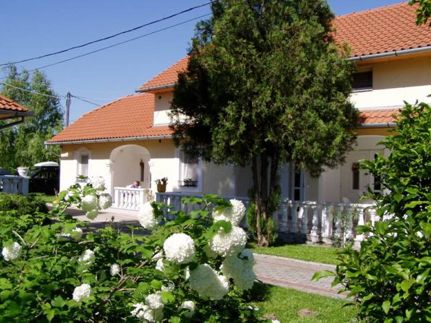 Apartmanház Mediterrán