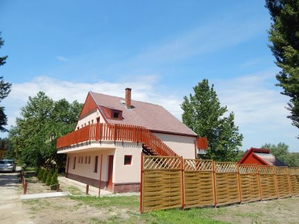 Napsugár Apartmanház1