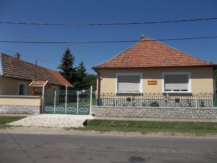 Cserépdarabok Üdülőház30