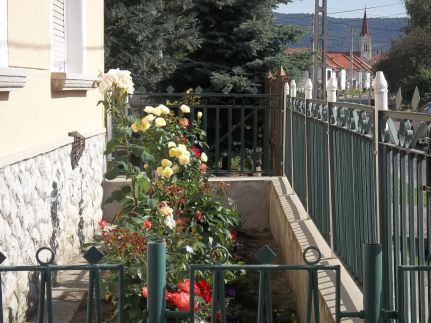 Cserépdarabok Üdülőház35