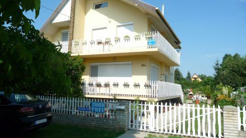 Szurok Apartman12