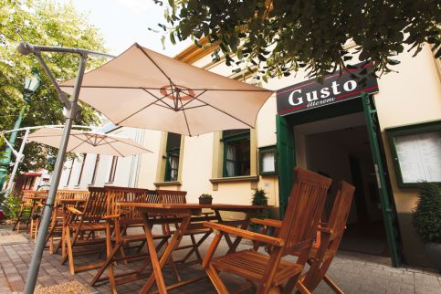 Gusto Restaurant2