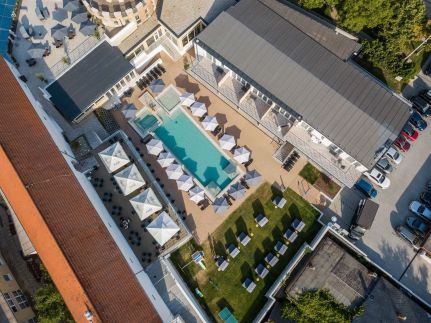 CE Plaza Hotel293